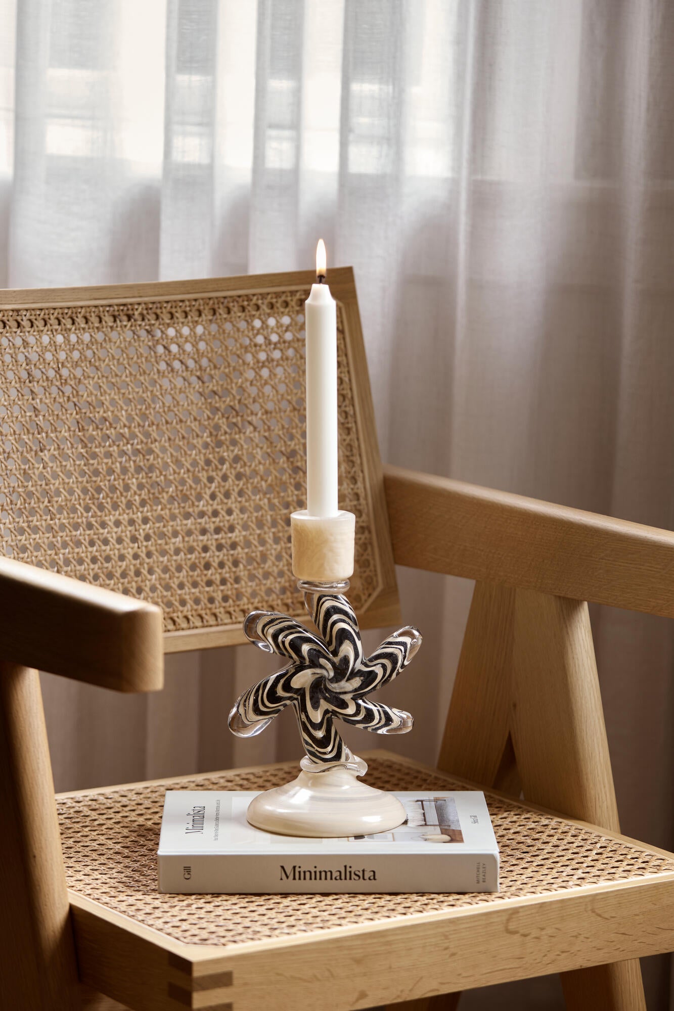 Lysestage m. swirl blomst - H23 cm
